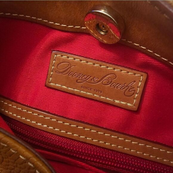 Dooney and Bourke tan pebbled leather bag. - Picture 3 of 10